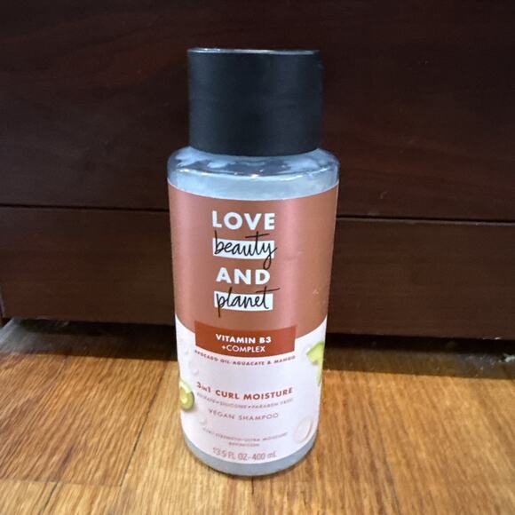 Love Beauty & Planet 3-in-1 Curl Moisture Shampoo Avocado Oil Mango 13.5oz Vit B - Picture 1 of 2